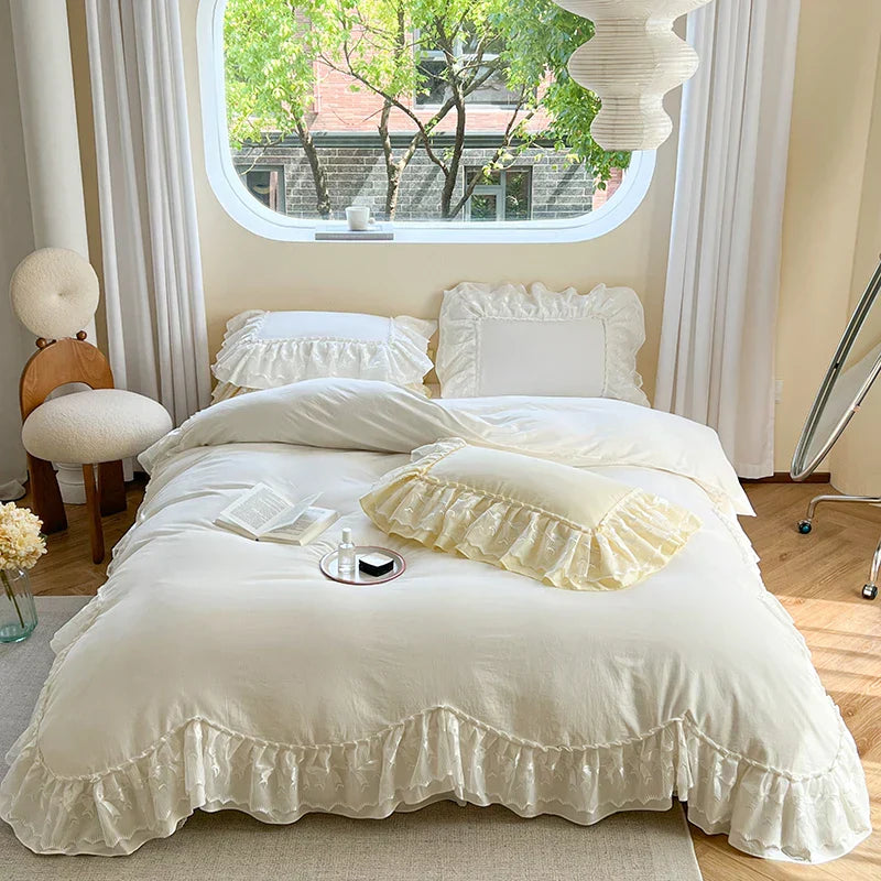 طقم مفروشات دانتيل مكشكش من DecorBites™ باللون الأبيض اللؤلؤي والأصفر الكريمي - قطن برنسيس