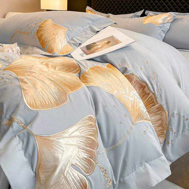 طقم مفروشات DecorBites™ Gold Ginkgo Leaf المطرز - 100% قطن فاخر 4 قطع