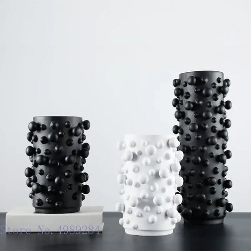 Vase en résine avec bosses irrégulières noir et blanc abstrait, décoration de salon
