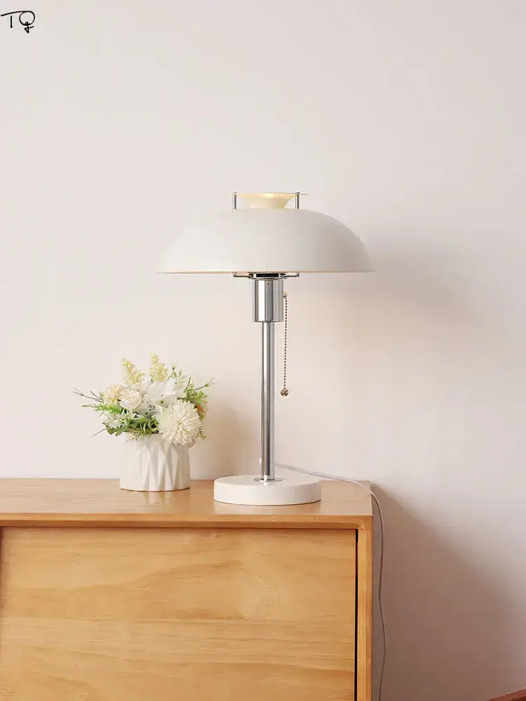 Bauhaus led table lamp in glossy red for bedroom