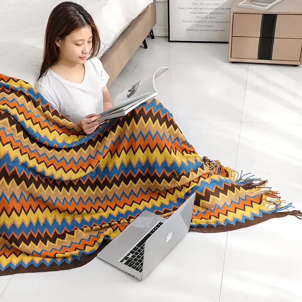 Jeté de lit bohème tricoté à pompons multicolore zigzag pour chambre à coucher