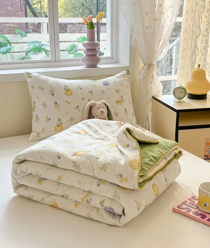 Cartoon printed white & yellow cooling blanket bedroom summer quilt