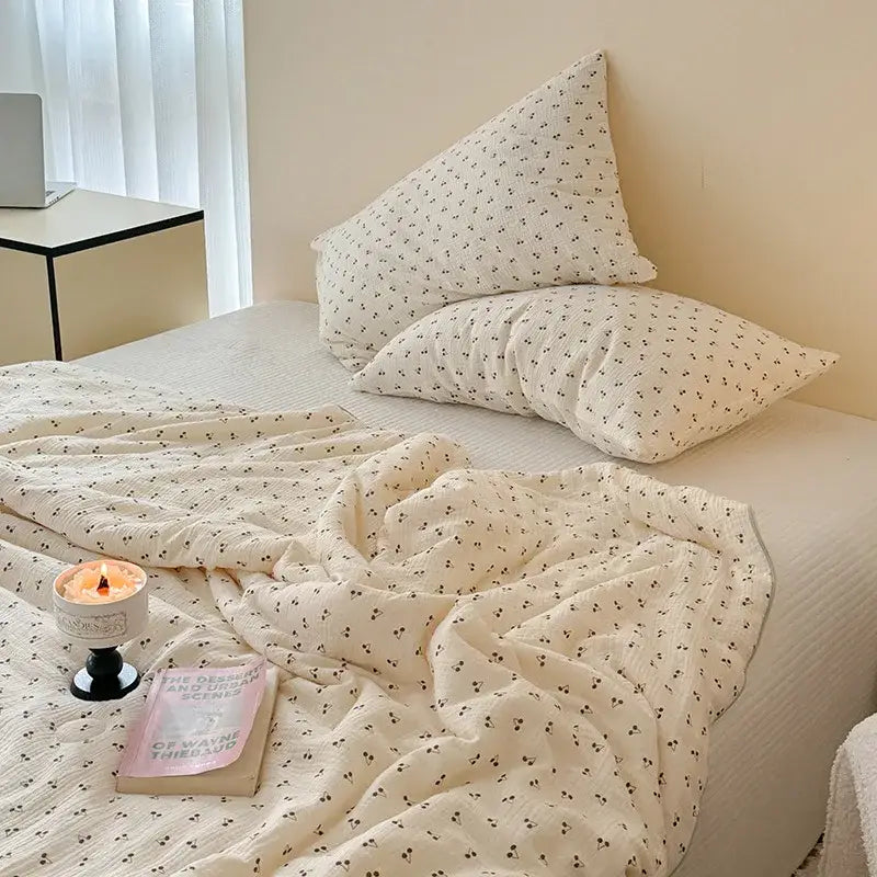 Cream polka dot floral quilt set bedroom bedding