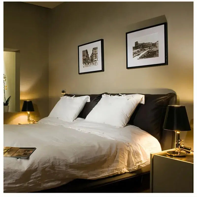 مصباح طاولة بتصميم بندقية AK47 من DecorBites™ - ديكور عصري لغرفة المعيشة والسرير