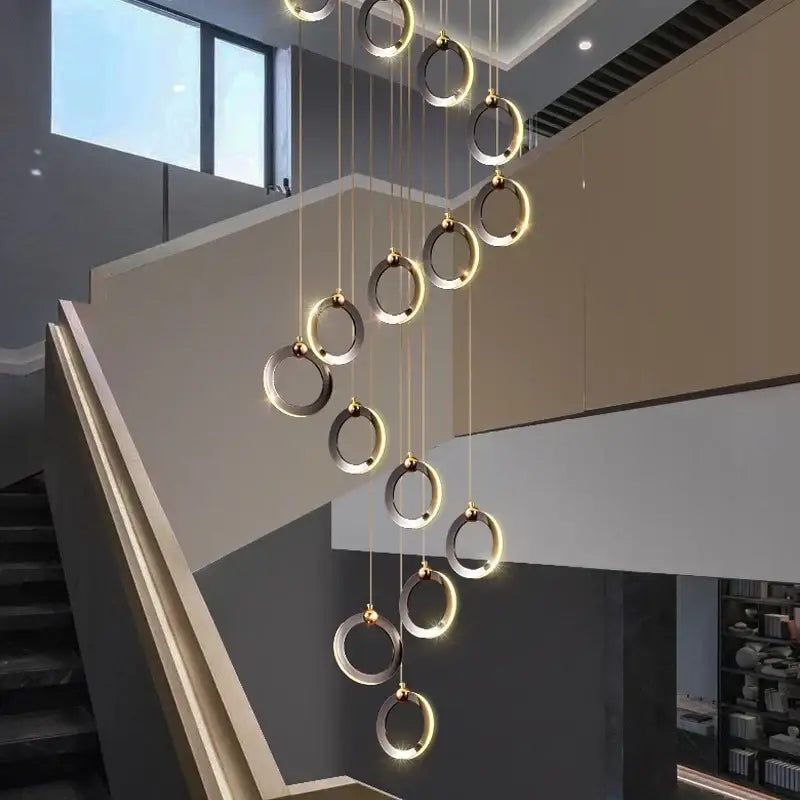 ثريا LED من الألومنيوم من DecorBites™: مصابيح معلقة كريستالية فاخرة مستديرة للسلالم والعلية