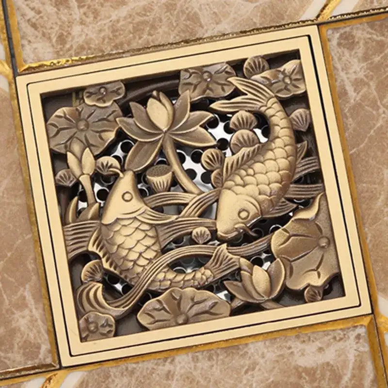 DecorBites™ مصفاة شعر لمصرف أرضية الحمام المربعة بنقش سمكة من النحاس العتيق