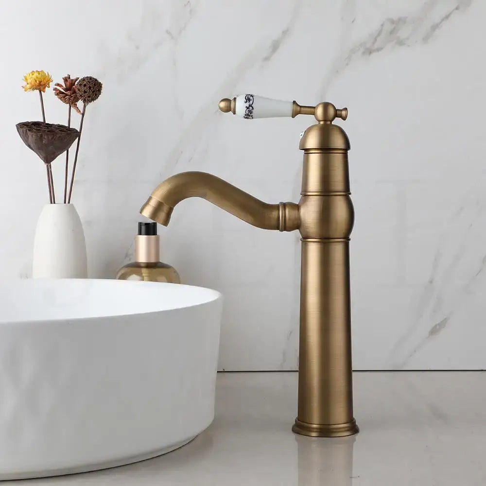 خلاط صنبور حمام DecorBites™ نحاسي عتيق دوار بمقبض واحد