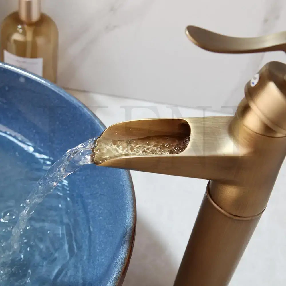 خلاط صنبور حمام DecorBites™ نحاسي عتيق دوار بمقبض واحد