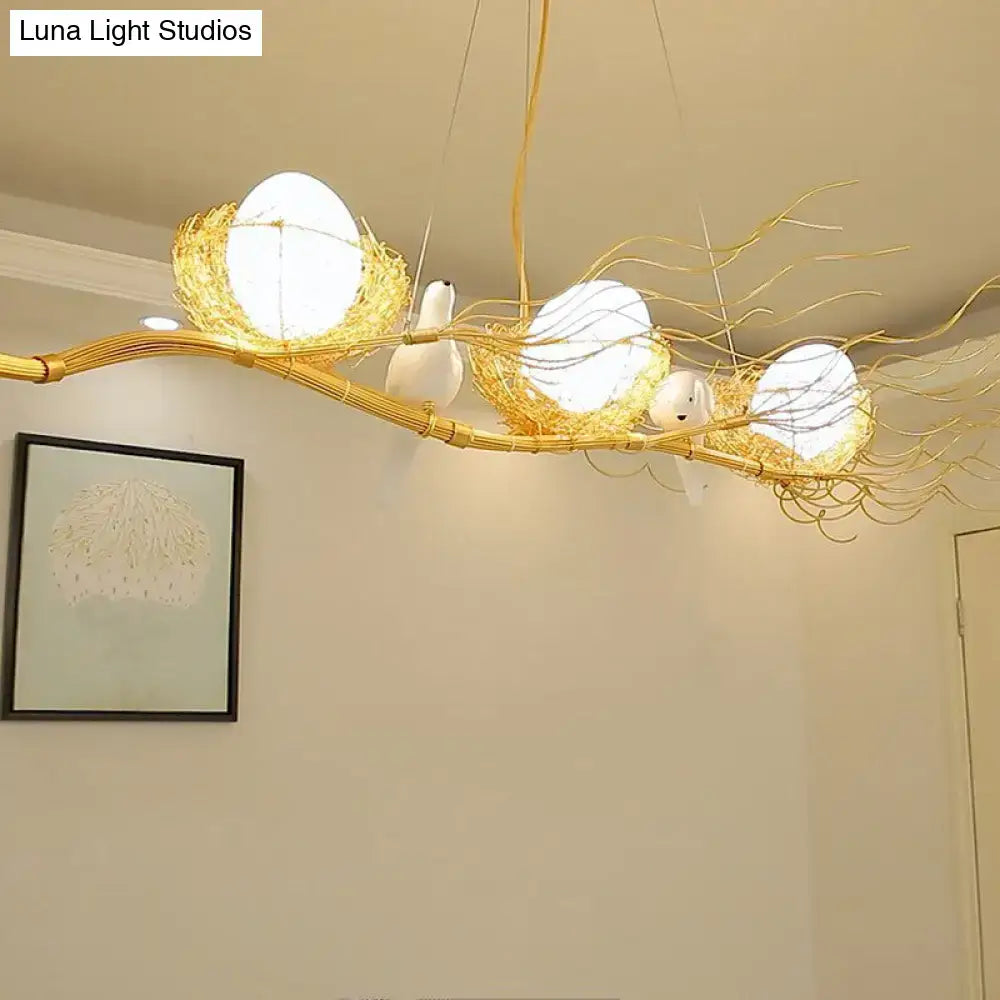 DecorBites™ ثريا جزرية فنية من 3 لمبات باللون البيج بتصميم عش وبيض مع غطاء زجاجي كريمي