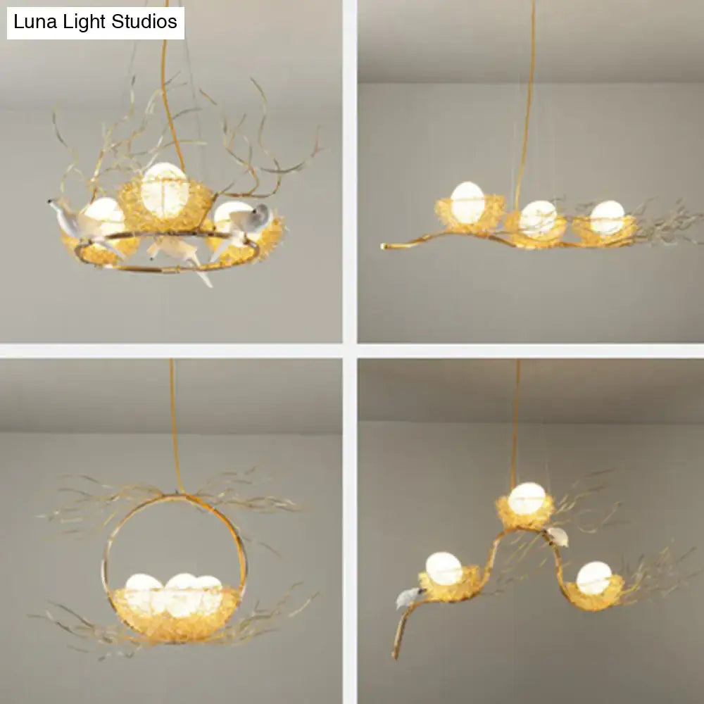 DecorBites™ ثريا جزرية فنية من 3 لمبات باللون البيج بتصميم عش وبيض مع غطاء زجاجي كريمي