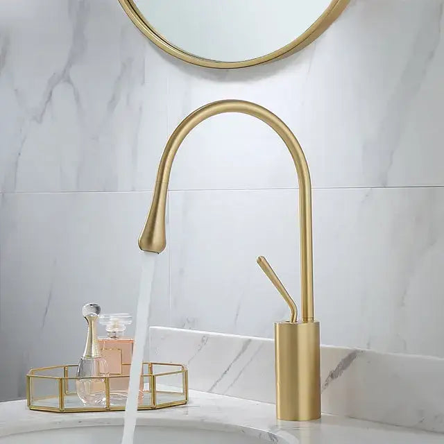 DecorBites™ صنبور حوض ذهبي أسود - حنفية مطبخ دوارة بمقبضي ماء ساخن وبارد