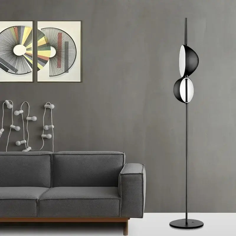 مصباح أرضي LED DecorBites™ أسود وذهبي مع عاكس ضوئي مزدوج إضاءة قائمة