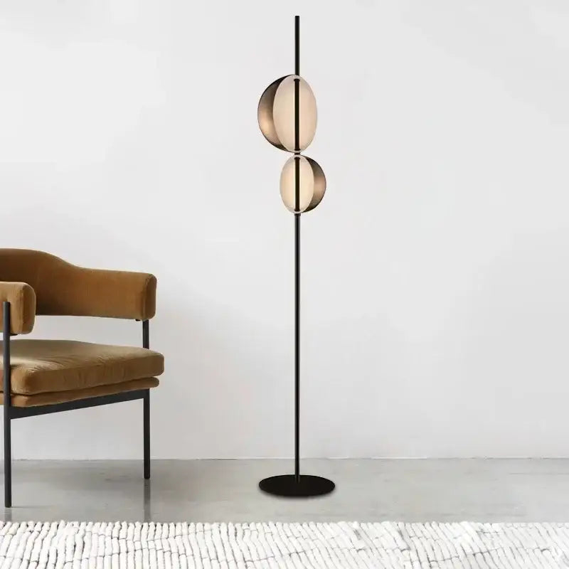 مصباح أرضي LED DecorBites™ أسود وذهبي مع عاكس ضوئي مزدوج إضاءة قائمة