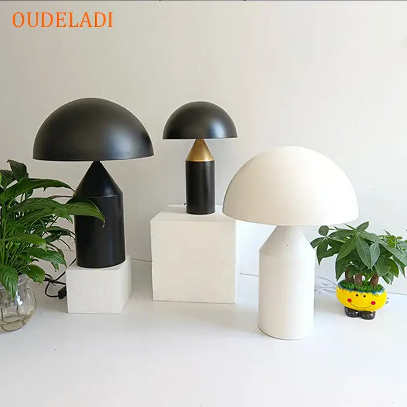 مصباح طاولة DecorBites™ Black Iron Mushroom، تصميم نورديك، لمسة ذهبية، إضاءة لغرفة المعيشة وغرفة النوم