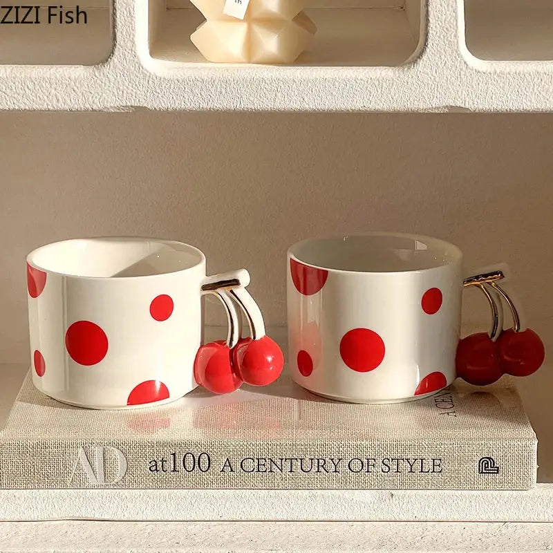 قدح قهوة بورسلين مطلي بالذهب بمقبض كرزي من DecorBites™