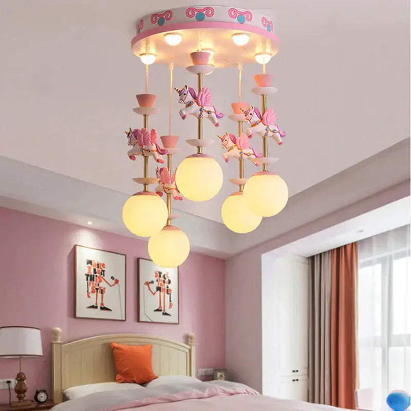 ثريات DecorBites™ الدوارة للأطفال المزودة بإضاءة LED: مصابيح متدلية بتصميم أميرة الشمال لغرفة المعيشة
