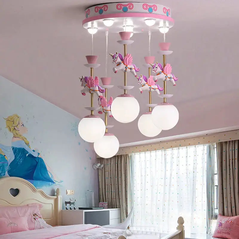 ثريات DecorBites™ الدوارة للأطفال المزودة بإضاءة LED: مصابيح متدلية بتصميم أميرة الشمال لغرفة المعيشة
