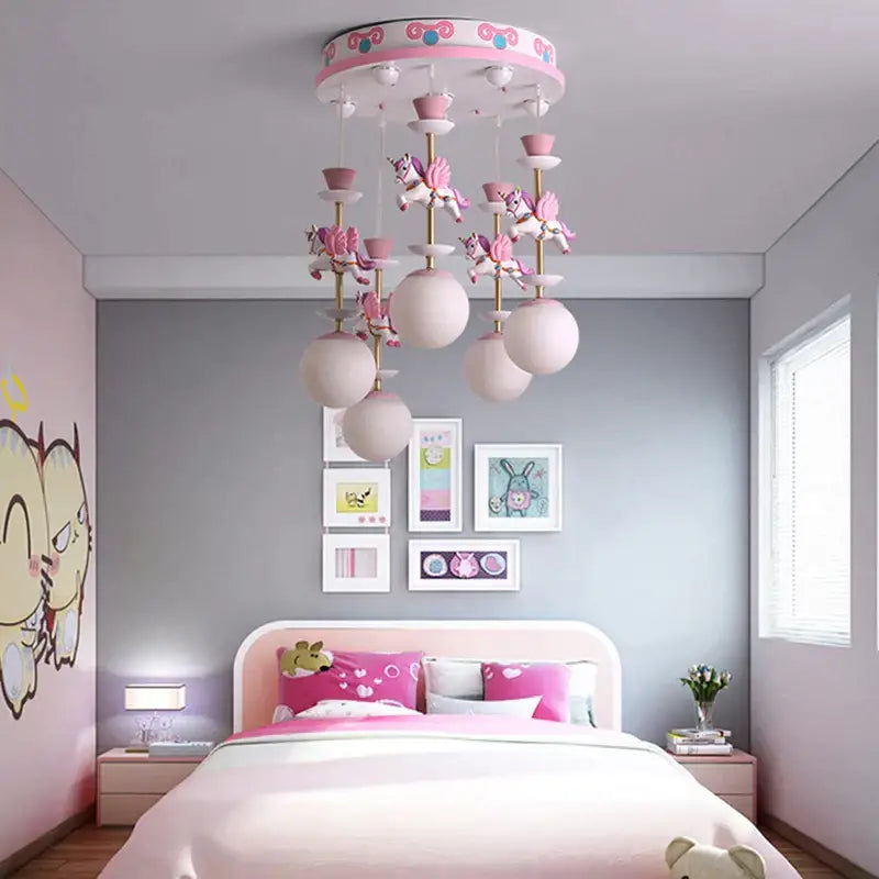 ثريات DecorBites™ الدوارة للأطفال المزودة بإضاءة LED: مصابيح متدلية بتصميم أميرة الشمال لغرفة المعيشة