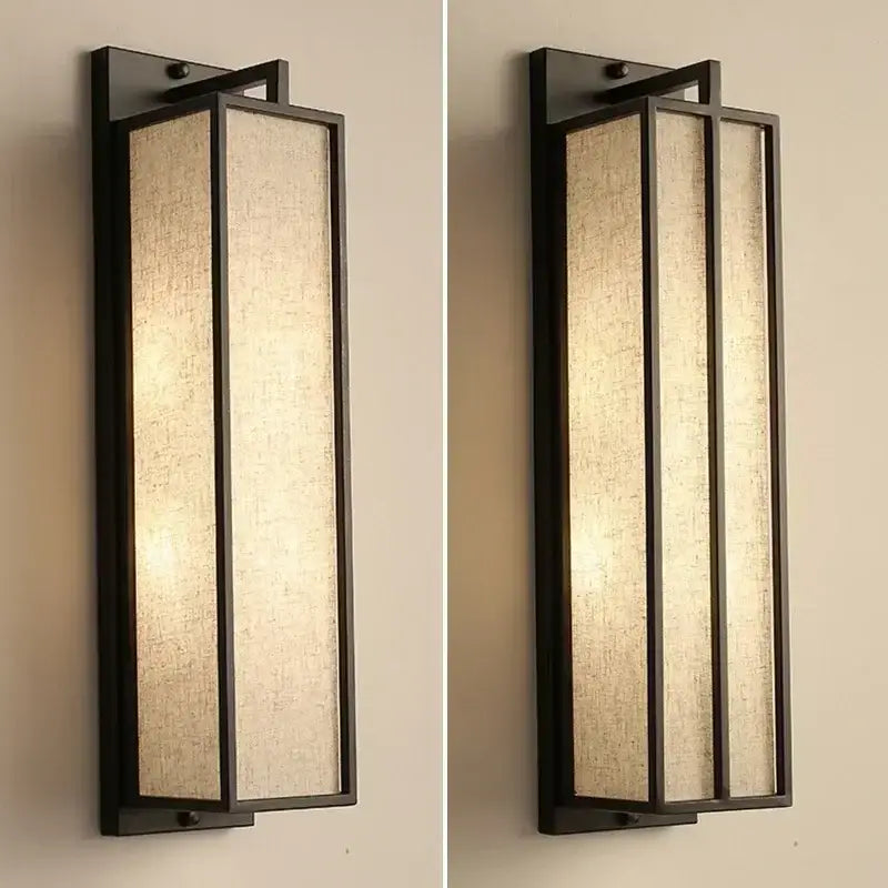 مصباح حائط من الحديد بتصميم صيني من DecorBites™ مع غطاء قماشي من الكتان