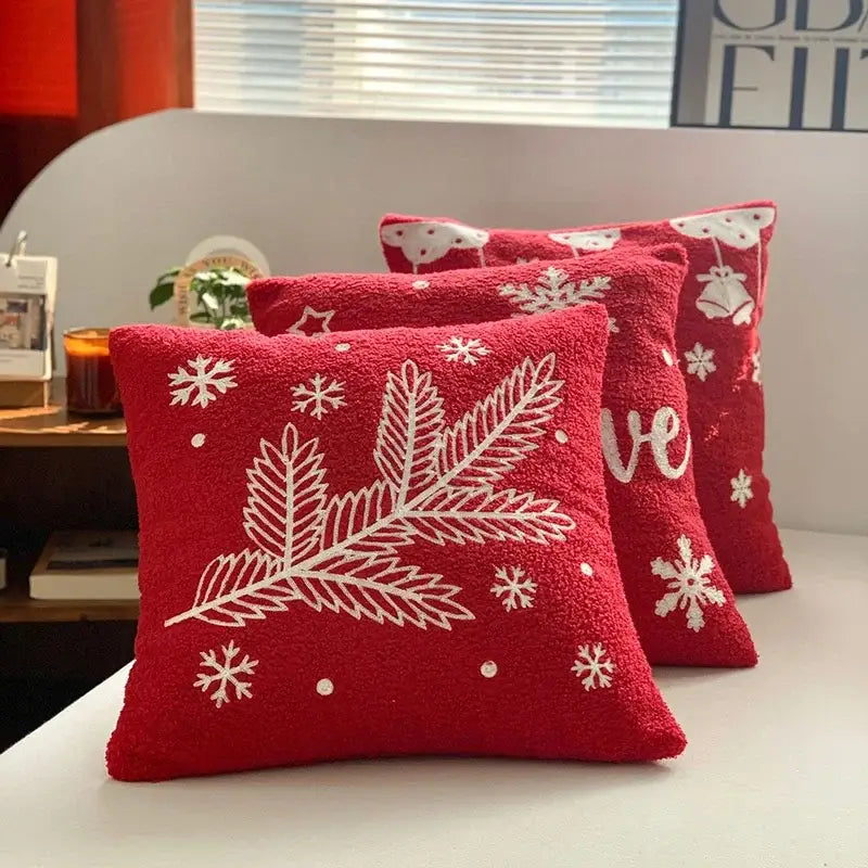 طقم غطاء وسادة بتطريز كرتوني لعيد الميلاد من DecorBites™، وسائد زينة احتفالية