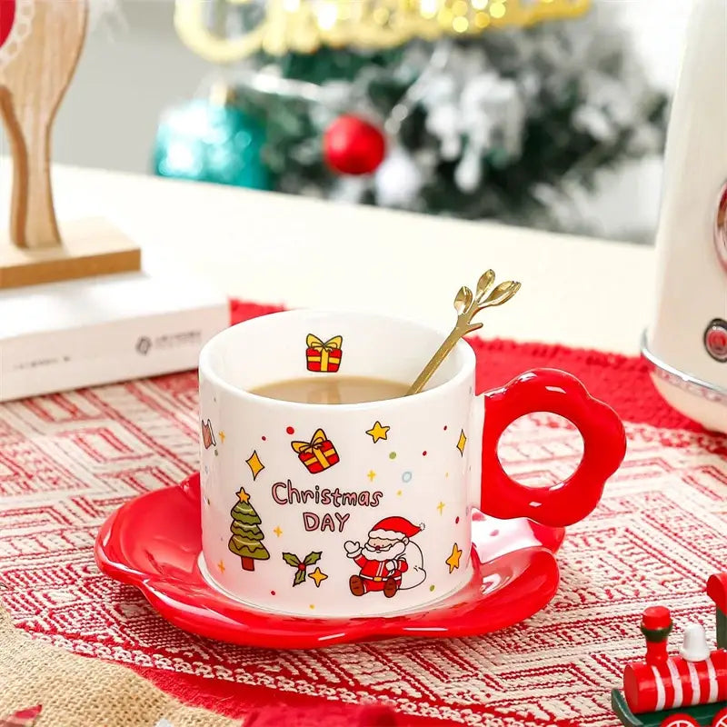 طقم شاي سيراميك سانتا لعيد الميلاد من DecorBites™ مع ملعقة وفنجان قهوة وطبق فني