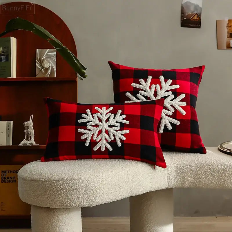 غطاء وسادة DecorBites™ Christmas Plaid بمربعات حمراء وسوداء للمنزل والأريكة والسرير