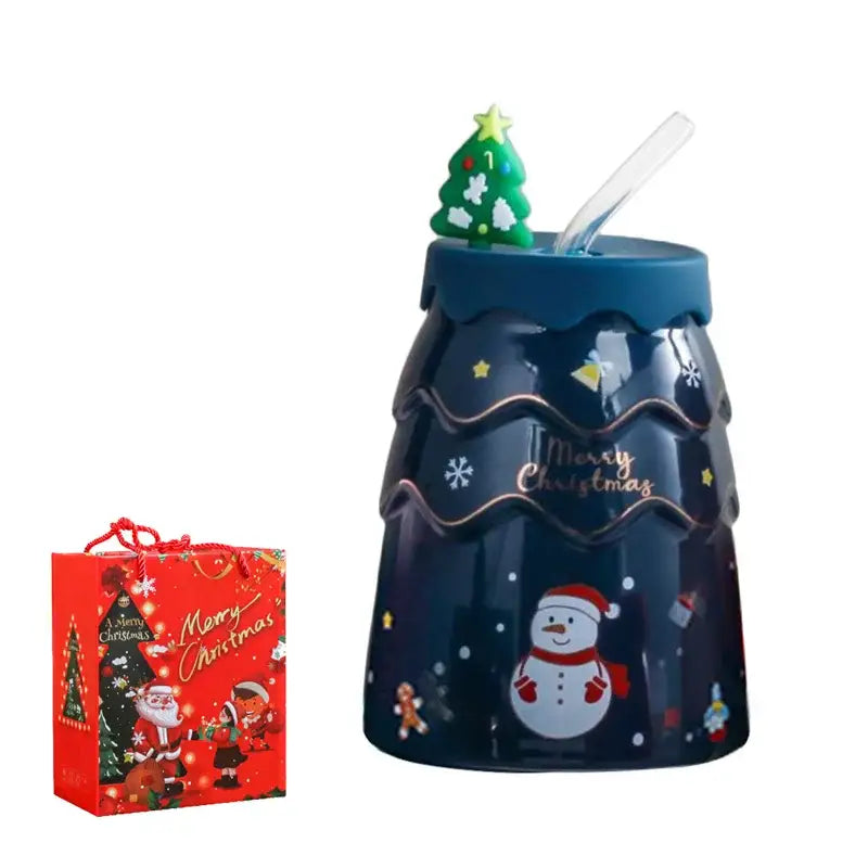 كوب سيراميك شجرة الكريسماس من DecorBites™ مع غطاء وماصة لهدايا الكريسماس