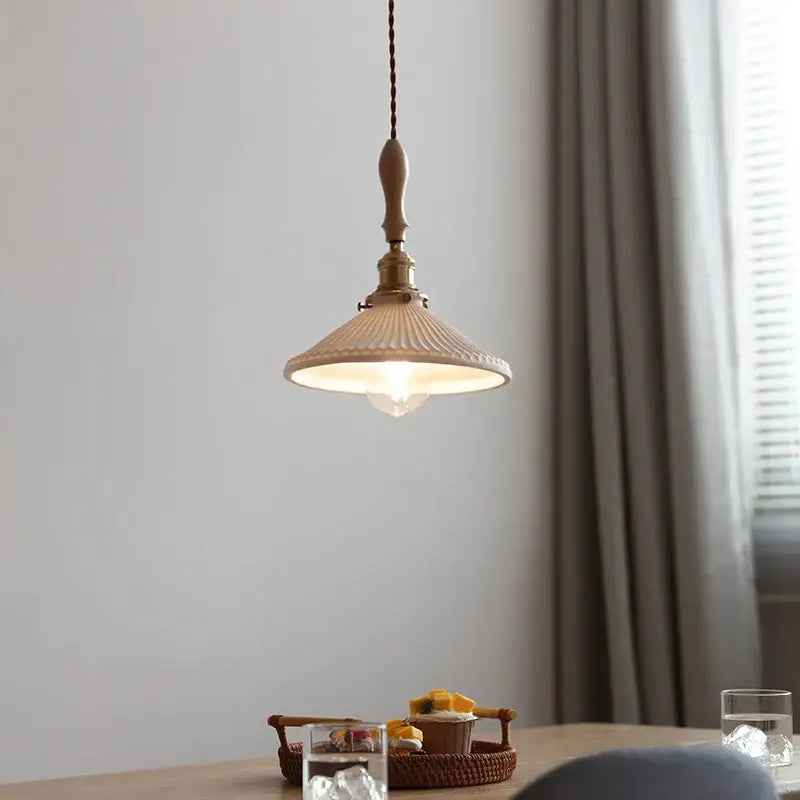 مصباح متدلي نحاسي سيراميك LED من DecorBites™ بمقبض خشبي لديكور المنزل