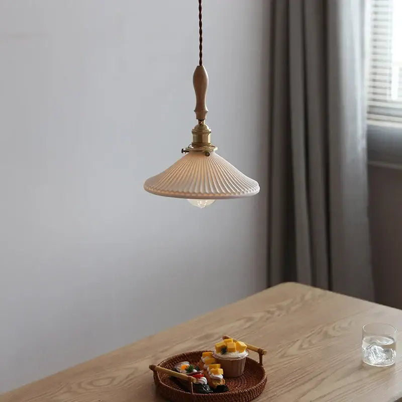 مصباح متدلي نحاسي سيراميك LED من DecorBites™ بمقبض خشبي لديكور المنزل