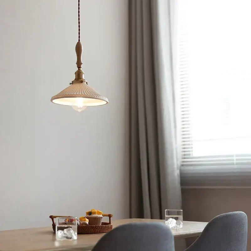 مصباح متدلي نحاسي سيراميك LED من DecorBites™ بمقبض خشبي لديكور المنزل