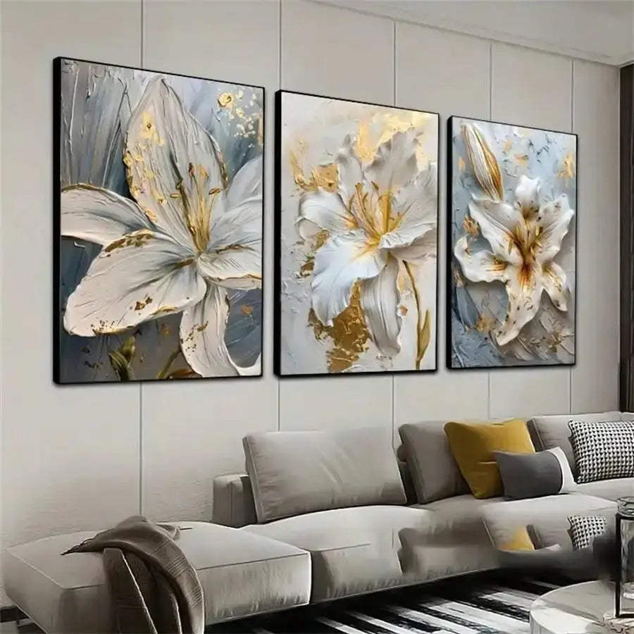 لوحة حائط قماشية ثلاثية الأبعاد بتصميم زهري باللونين الذهبي والأبيض من DecorBites™