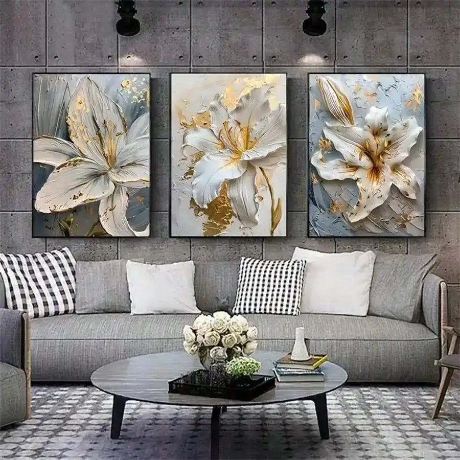 لوحة حائط قماشية ثلاثية الأبعاد بتصميم زهري باللونين الذهبي والأبيض من DecorBites™