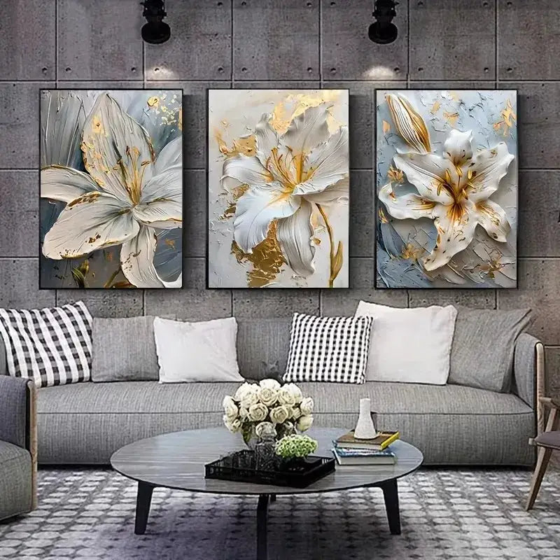 لوحة حائط قماشية ثلاثية الأبعاد بتصميم زهري باللونين الذهبي والأبيض من DecorBites™