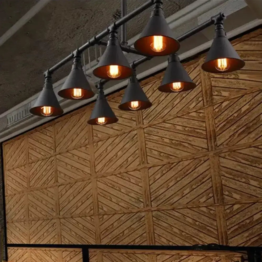 مصباح قلادة مخروطي صناعي من الحديد من DecorBites™ بـ 8 مصابيح لبار النبيذ - أسود/صدأ