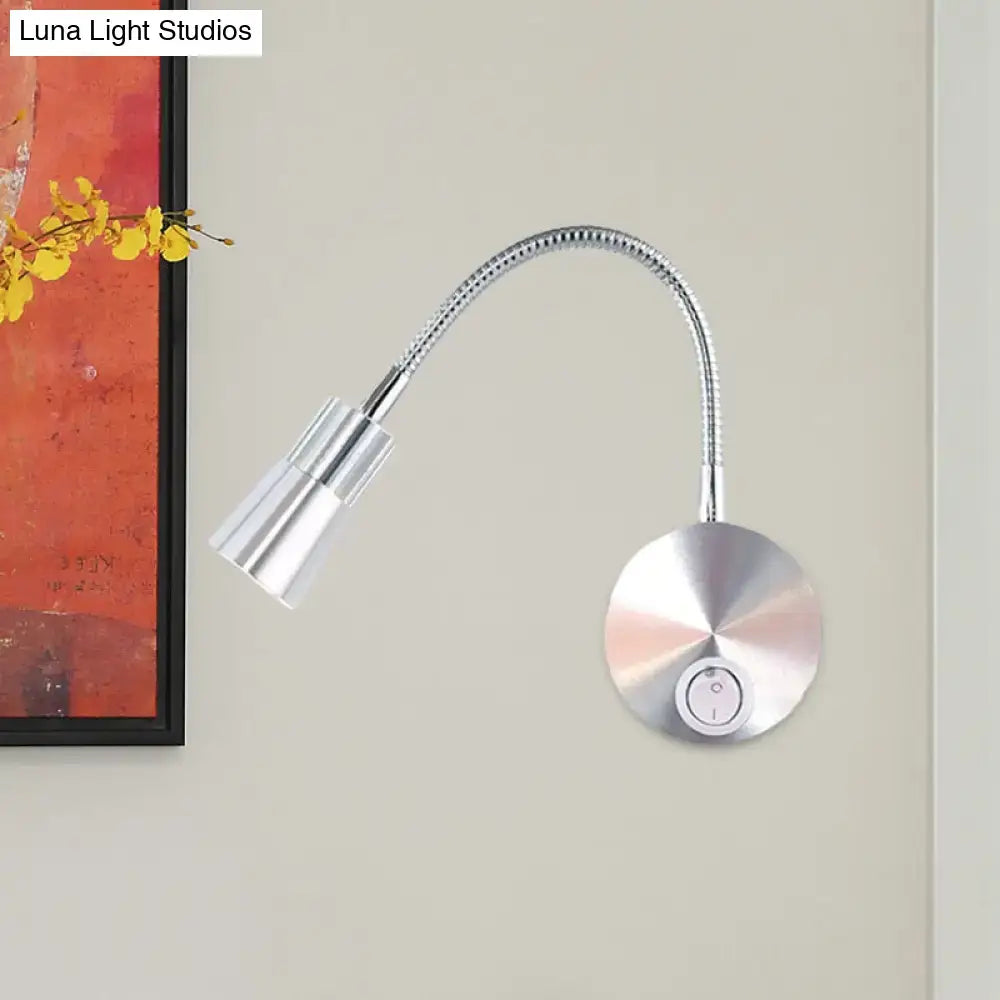 مصباح حائط LED للقراءة للممرات من DecorBites™ مع غطاء معدني صغير - إضاءة دافئة/بيضاء بتصميم شمعدان باللون الكروم