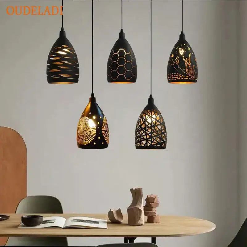 مصباح سقف معلق للمطبخ وغرفة الطعام بتصميم قفص حديدي عصري باللونين الأسود والذهبي