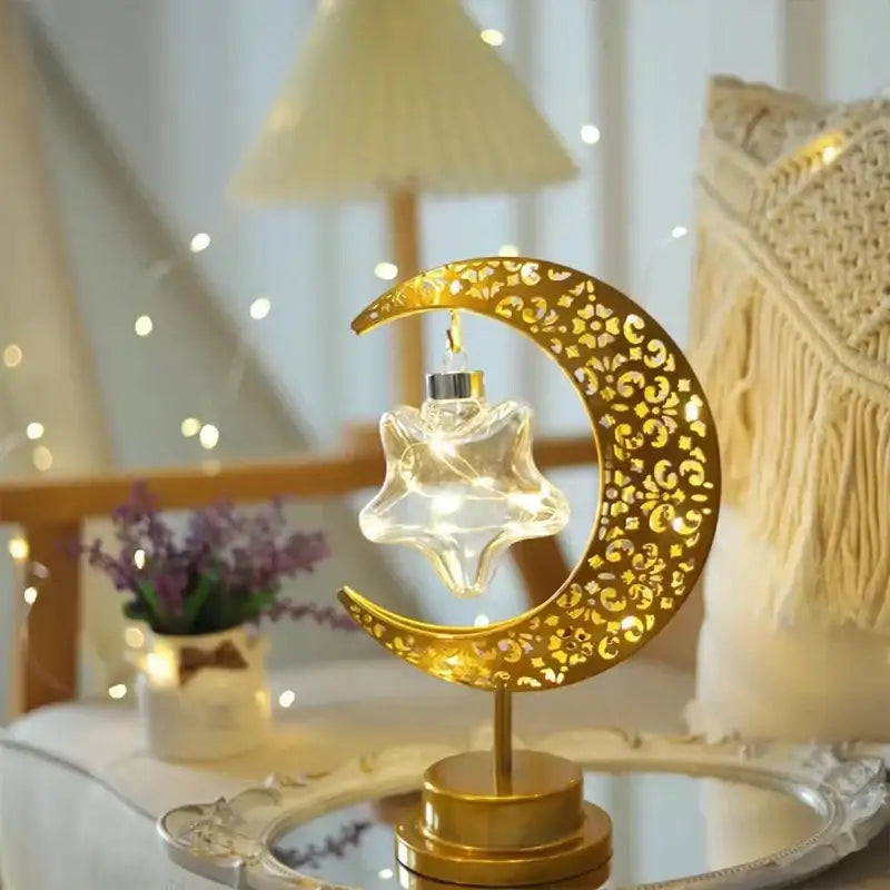 مصباح طاولة ليد على شكل هلال ونجوم رمضان من ديكور بايتس™ لتزيين العيد