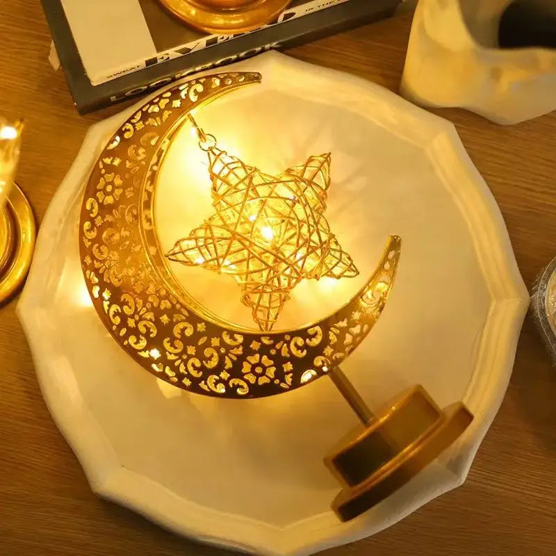 مصباح طاولة ليد على شكل هلال ونجوم رمضان من ديكور بايتس™ لتزيين العيد