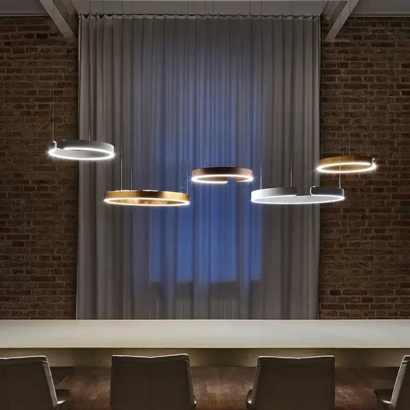 ثريا حلقة LED من DecorBites™: إضاءة حديثة لطاولة غرفة الطعام وديكور منزلي