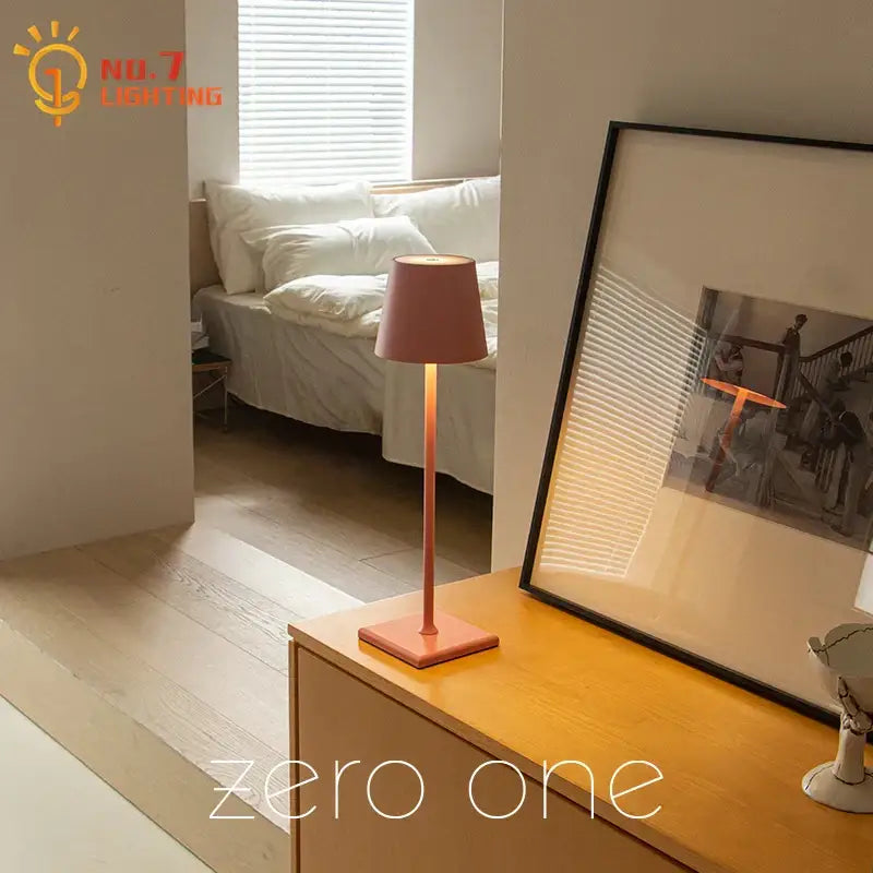 Lampe de table LED tactile DecorBites™ pour la maison, le bureau ou l'hôtellerie avec chargement USB