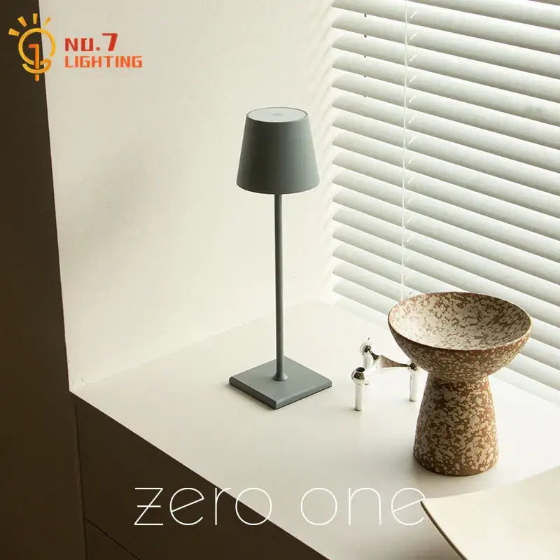 Lampe de table LED tactile DecorBites™ pour la maison, le bureau ou l'hôtellerie avec chargement USB