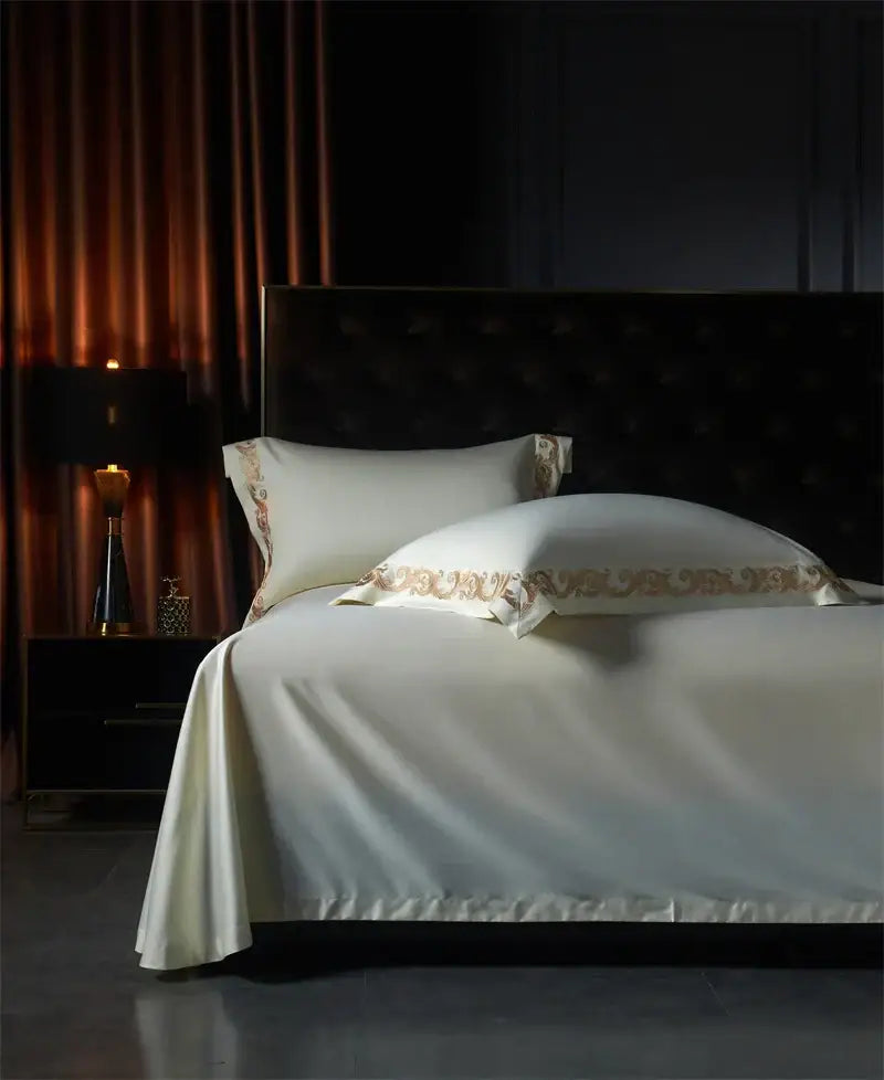 طقم سرير كوين كينغ من القطن المصري 1400TC بتطريز ذهبي فاخر من DecorBites™