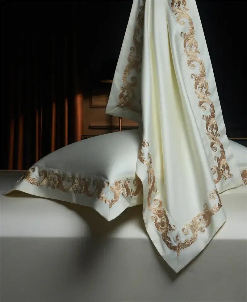 طقم سرير كوين كينغ من القطن المصري 1400TC بتطريز ذهبي فاخر من DecorBites™