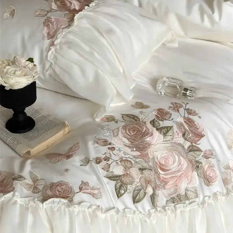 طقم لحاف سرير زفاف فاخر من DecorBites™ مزخرف بالدانتيل والزهور، غطاء لحاف وملاءة ووسادة