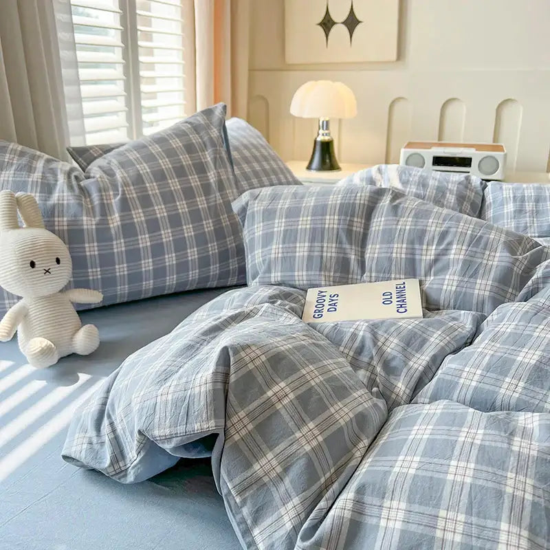 DecorBites™ Luxurious 2024 Grid Lattice Bedding Set