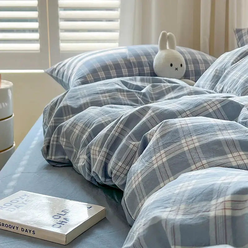 DecorBites™ Luxurious 2024 Grid Lattice Bedding Set