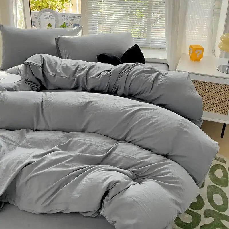 Decorbites™ luxurious 4-piece gray cotton bedding set with matching pillows and a soft slightly wrinkled texture