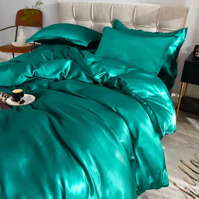 Emerald green decorbites™ luxurious silk bedding set with glossy satin finish for elegant silk bedding collection