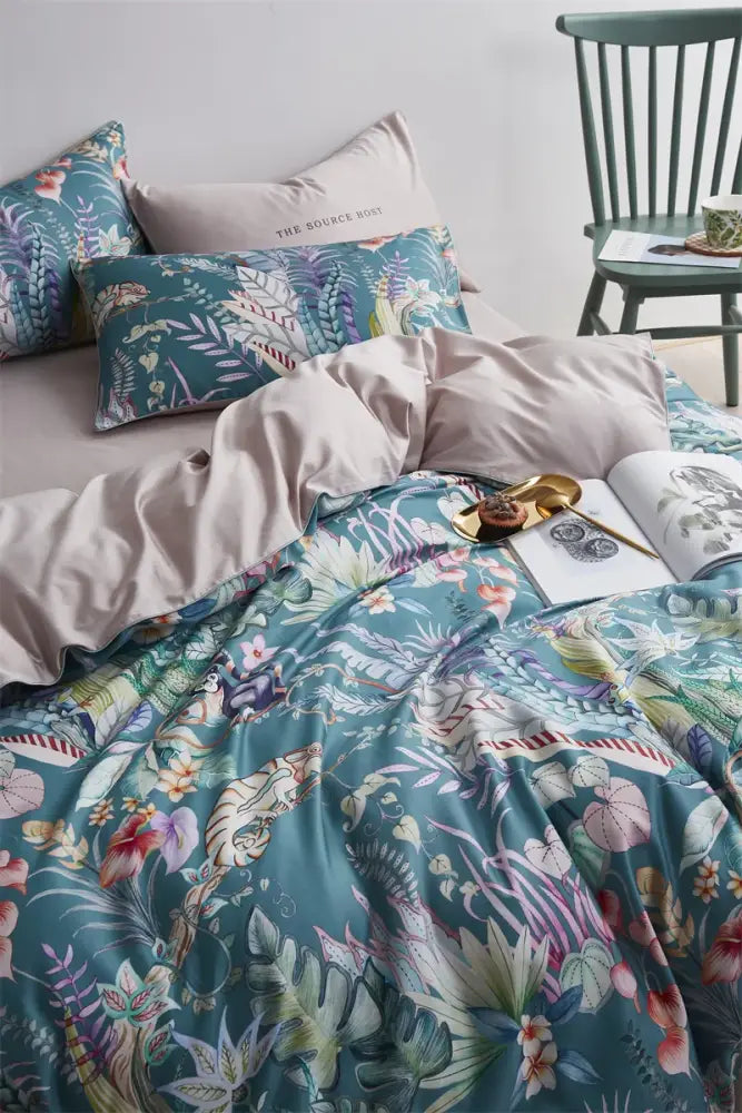 DecorBites™ Luxury Flamingo Leaf Bedding Set - Queen or King Size