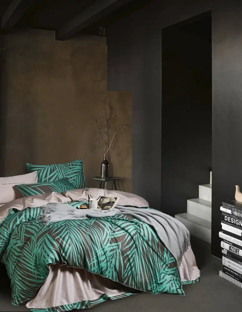 DecorBites™ Luxury Flamingo Leaf Bedding Set - Queen or King Size